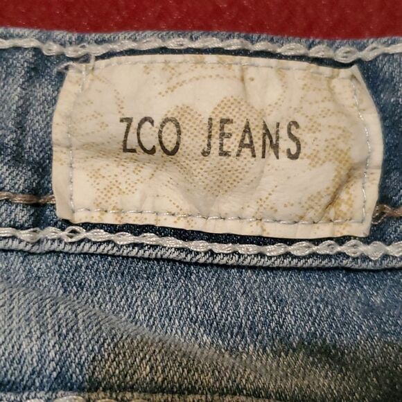 Zco Women's Embroidered Bermuda Jean Shorts Size 5 - Picture 9 of 9